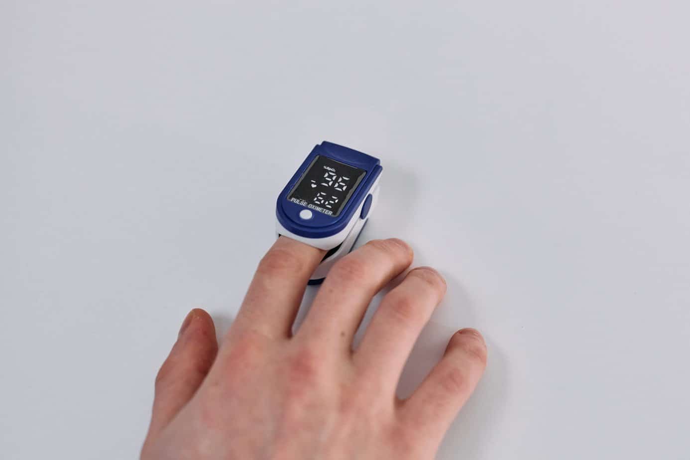Qué es un pulsioxímetro dedo y para que se utiliza?